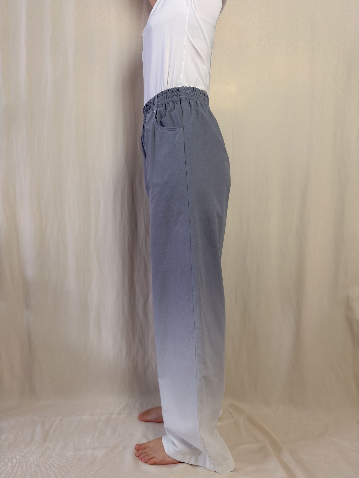 Wide leg trousers in gradient grey to white
