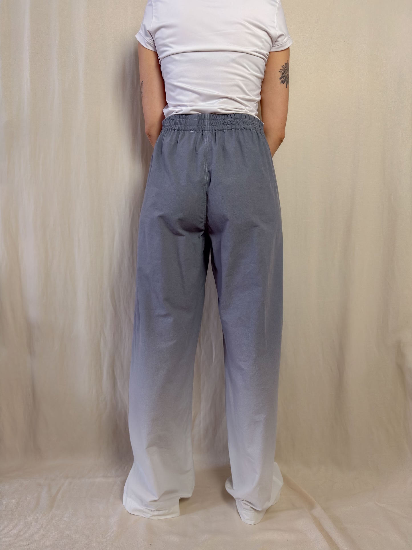 Wide leg trousers in gradient grey to white