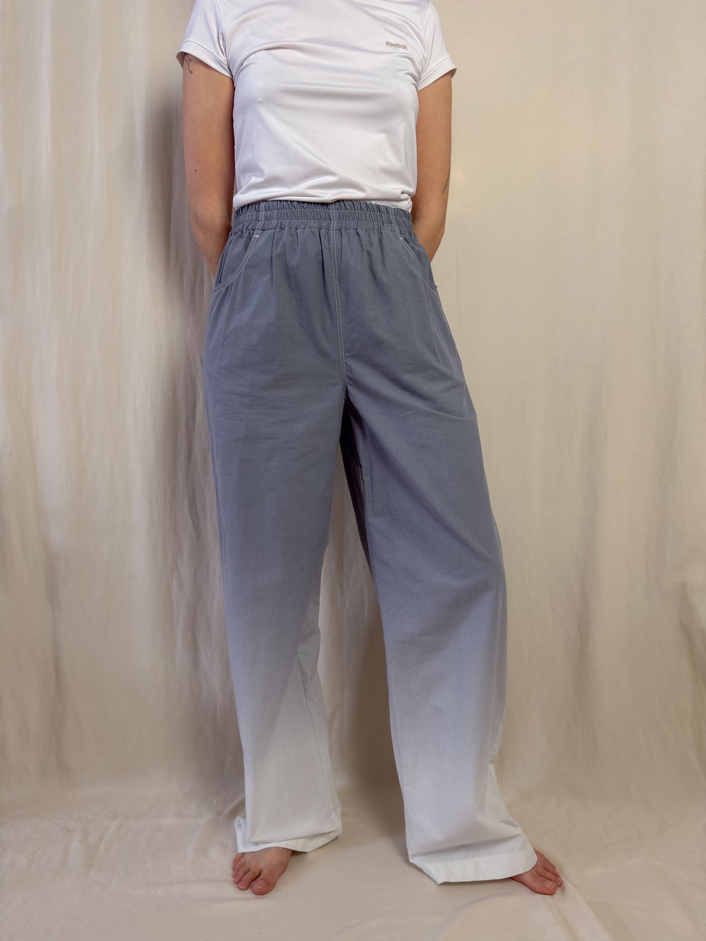 Wide leg trousers in gradient grey to white