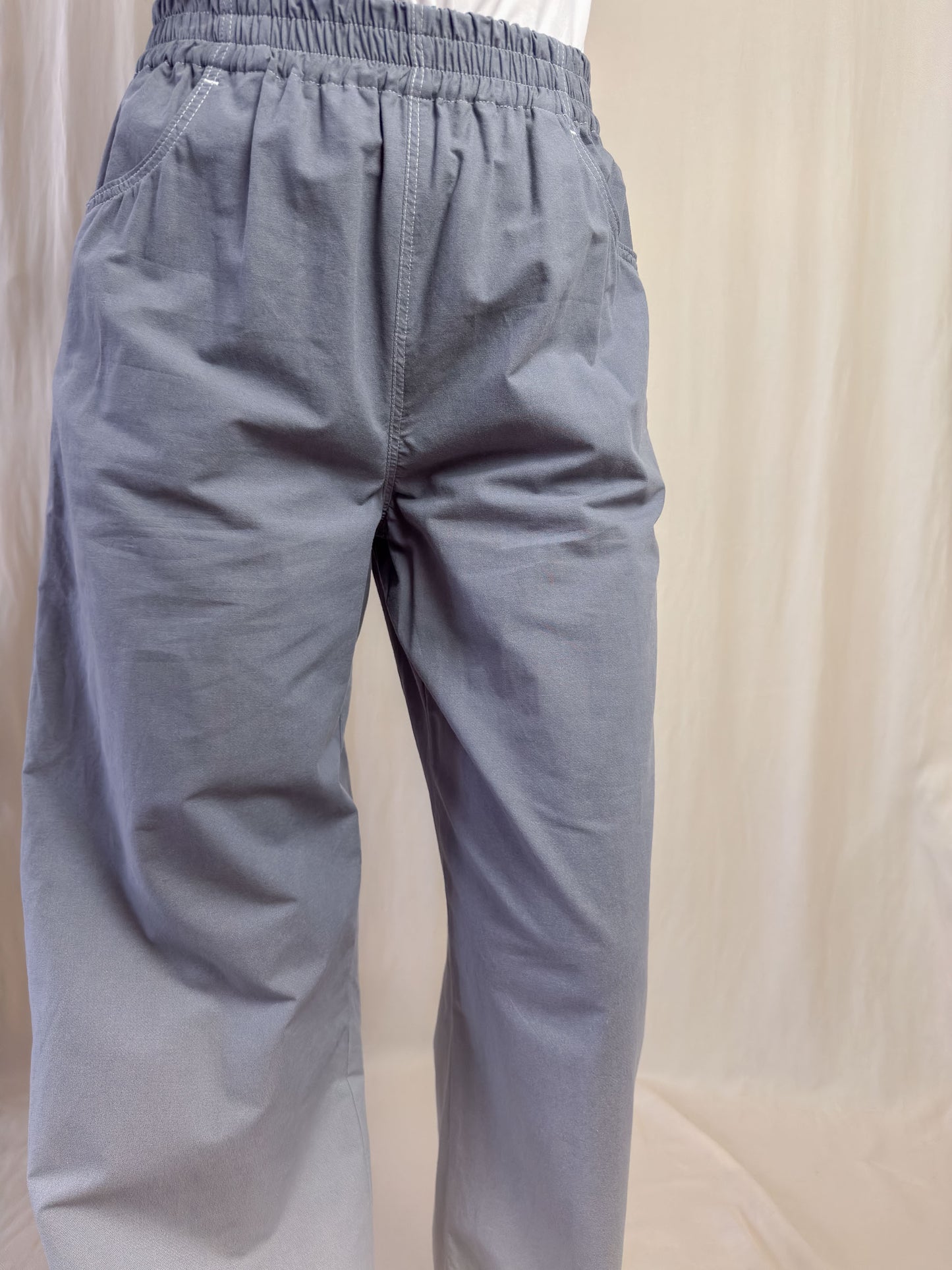 Wide leg trousers in gradient grey to white