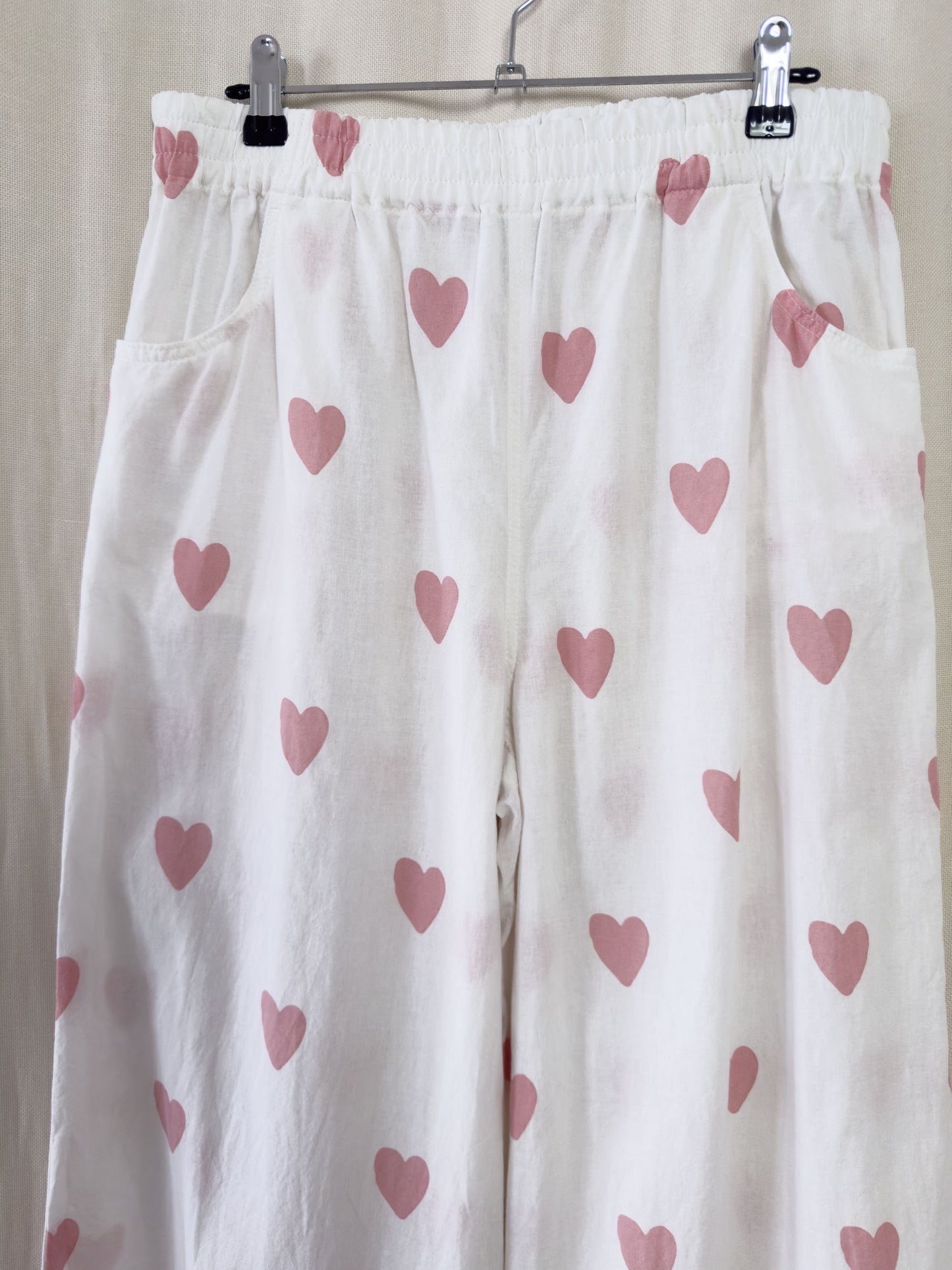 Wide leg trousers in white with pink hearts