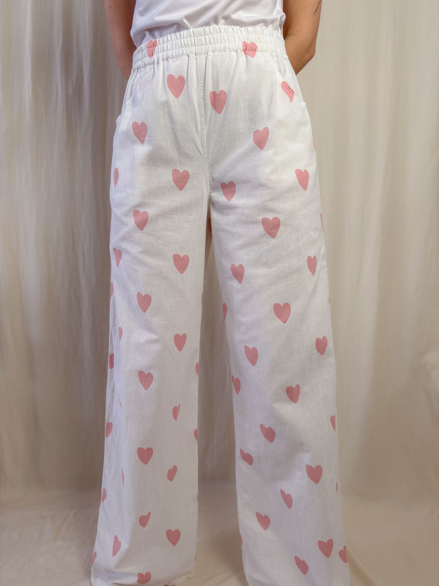 Wide leg trousers in white with pink hearts